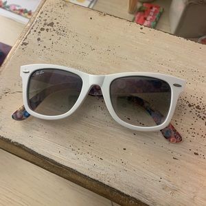 Ray-Ban Wayfarer Rare Prints Collection